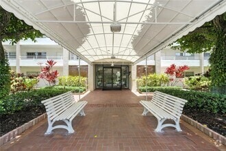 Building Photo - 3850 Oaks Clubhouse Dr