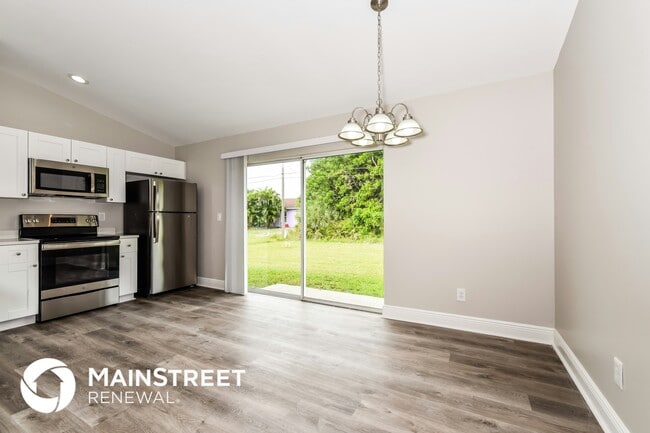 Building Photo - 1201 NE 19th St