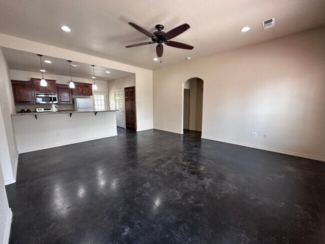 Foto del edificio - Spacious 4/4 House Near Baylor Campus with Yard - SPRING SEMESTER AVAILABILITY!