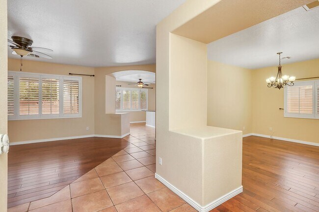 Building Photo - Queen Creek beauty!