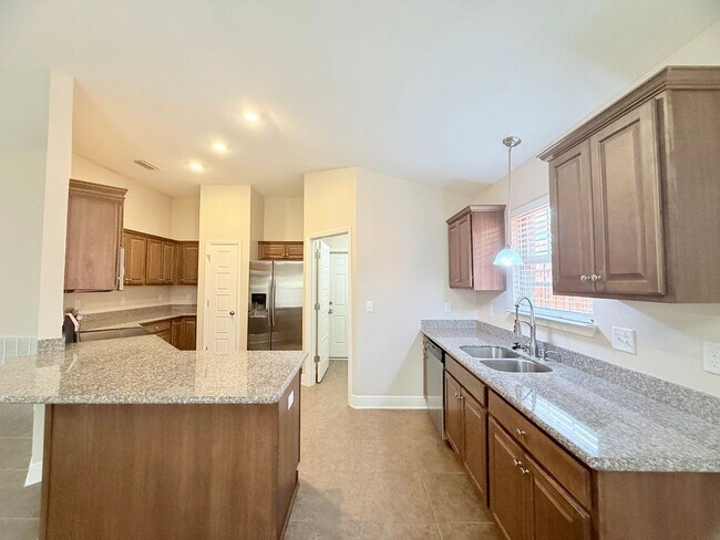 Foto del edificio - 3 Bed/2 Bath All-Brick Home