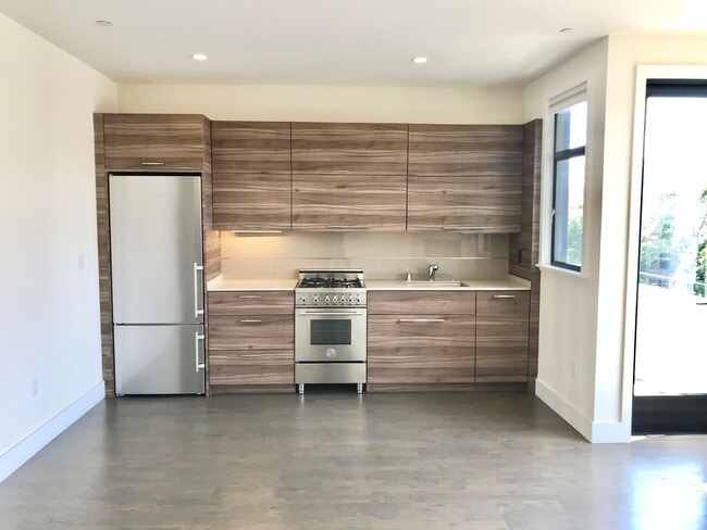 Building Photo - HIP 1BR/1BA Mission MODERN!  Laundry in Un...