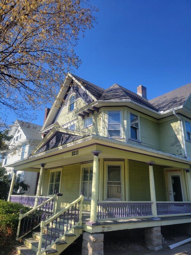 Primary Photo - 1211 Jackson St