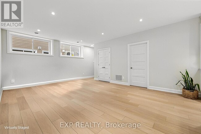 Photo du bâtiment - 448 Falcon Ln