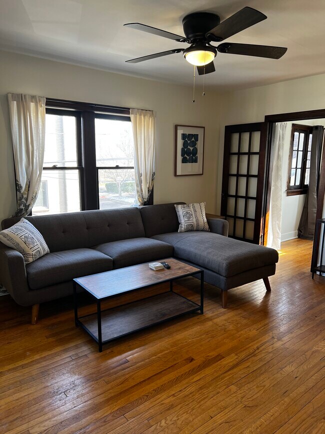 Foto del edificio - 115 E Cedar Ave