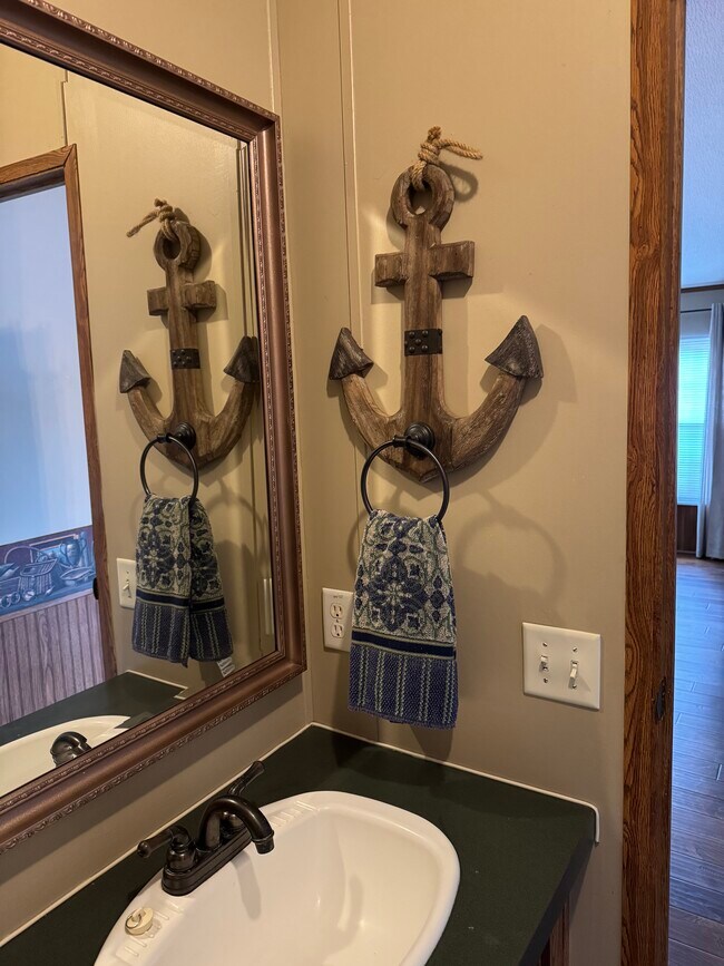 Building Photo - 5715 Bluebird St