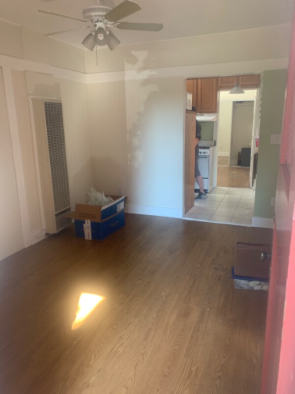 Foto principal - 3979 Centre St