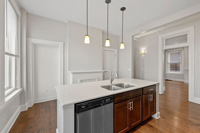 Foto del edificio - 975 E McMillan St