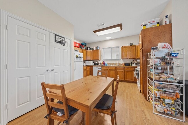 Foto del edificio - 1425 James Ave