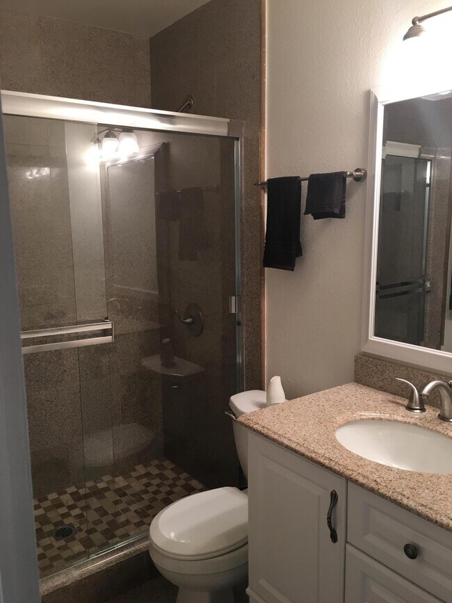 Building Photo - 82075 Country Club Dr