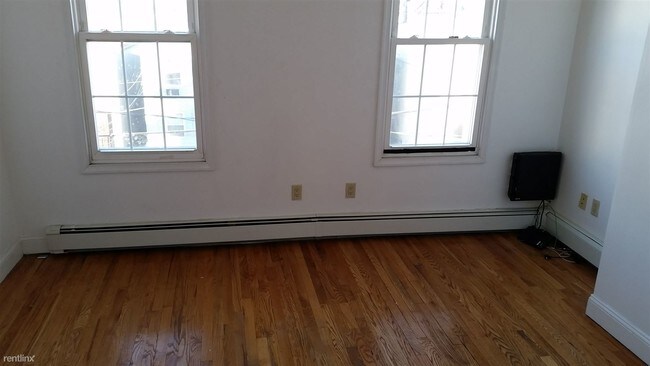 Building Photo - 227 Halladay St