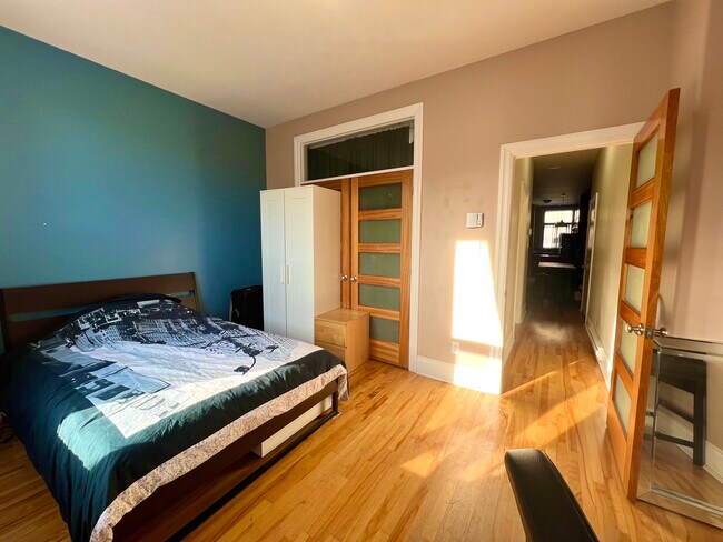 Building Photo - 4235 St Saint-Urbain