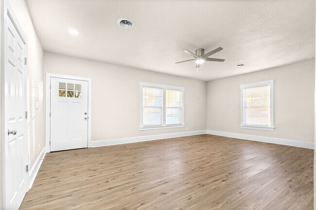 Foto del edificio - Available May 15!