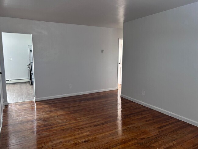 Building Photo - Gran Prix Apartments