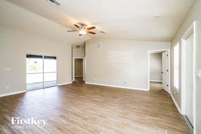 Foto del edificio - 2023 Grayson Ave