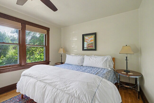 Foto del edificio - 516 W Olive St