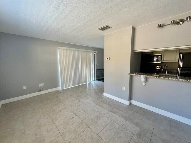 Foto del edificio - 10196 Sailwinds Blvd S