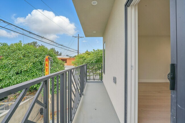 Foto del edificio - 8234 Blackburn Ave