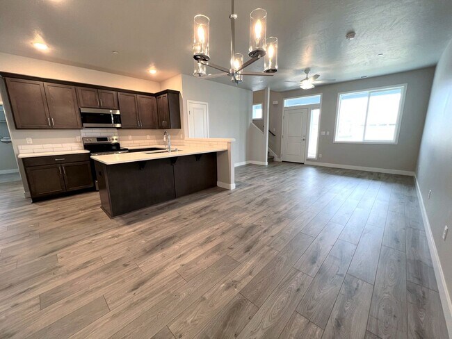 Building Photo - 2535 Brodie Ln