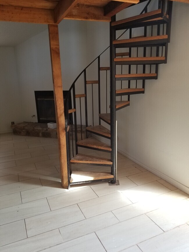 Building Photo - 1801 Twintree Dr