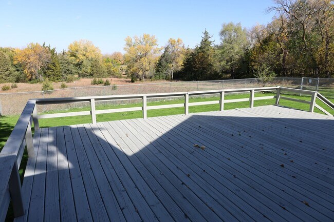 Building Photo - Country Living minutes from Grand Island