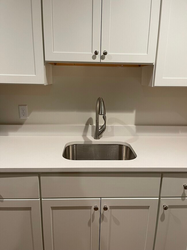 104 Carver Rd, Plymouth, MA 02360 Townhouse for Rent in Plymouth, MA