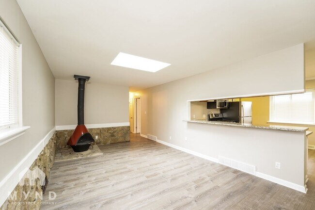 Building Photo - 313 W Kanawha Ave
