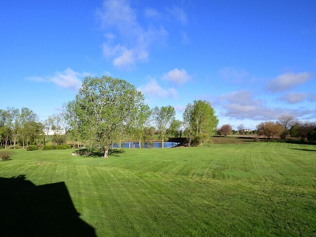 Foto del edificio - Large Acreage 5/5 with Pond!