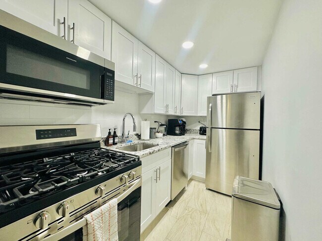 Foto del edificio - 3161 N Cambridge Ave