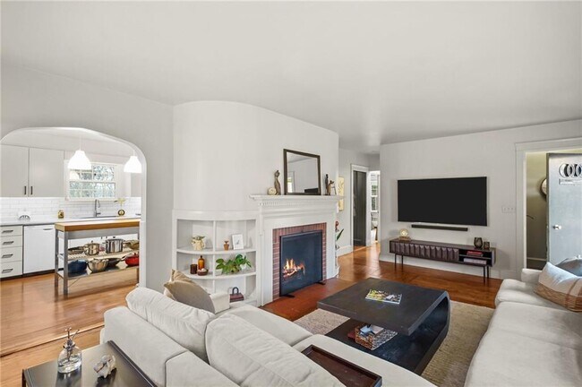 Foto del edificio - 80 Lakeshore Dr