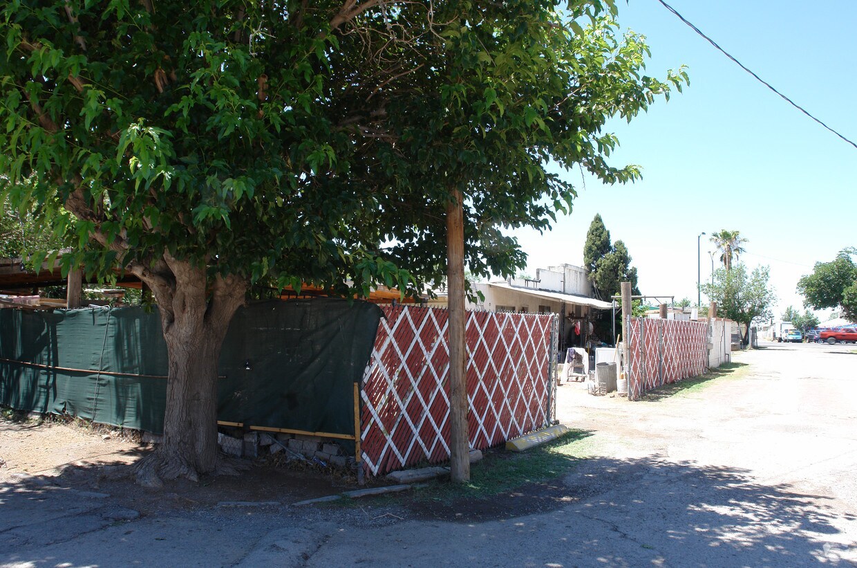 Building Photo - 7351 Alameda Ave