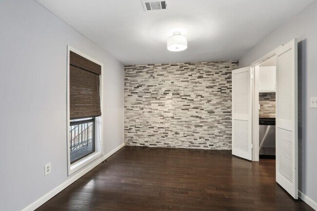 Foto del edificio - 8740 Roswell Rd