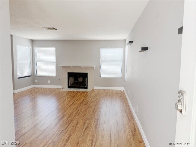 Building Photo - 2062 Club Crest Way
