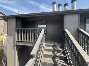 Building Photo - 821 Bracewood Cir