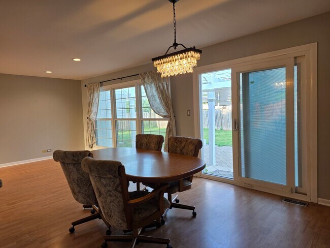 Foto del edificio - 1719 W Lexington Dr