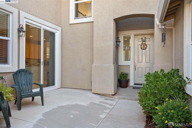 Building Photo - 699 Flemish Ct