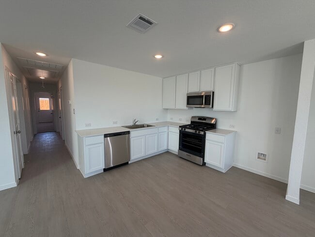 Building Photo - 7518 India Star