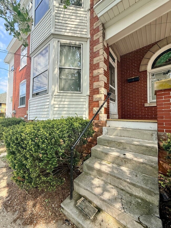 Building Photo - 441 Walnut St