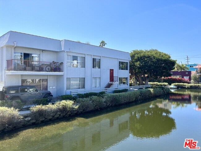 Building Photo - 2300 1/2 Grand Canal