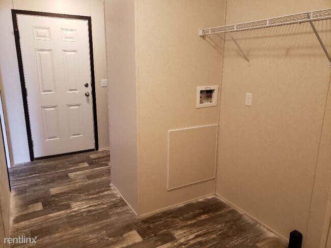 Foto del edificio - 3 br, 2 bath Mobile Home - 121 W 15th St
