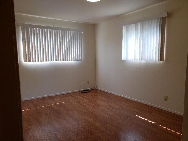 suelo laminado de dormitorio - 720 Rancheria Dr