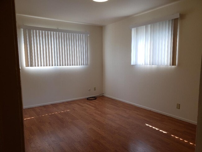 bedroom laminate fllor - 720 Rancheria Dr