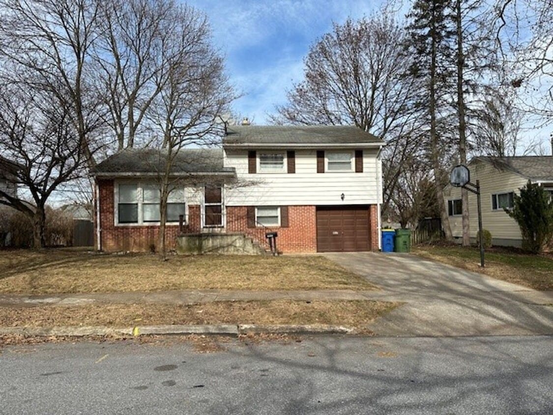 Primary Photo - Welcome to this charming 3-bedroom, 1.5-ba...