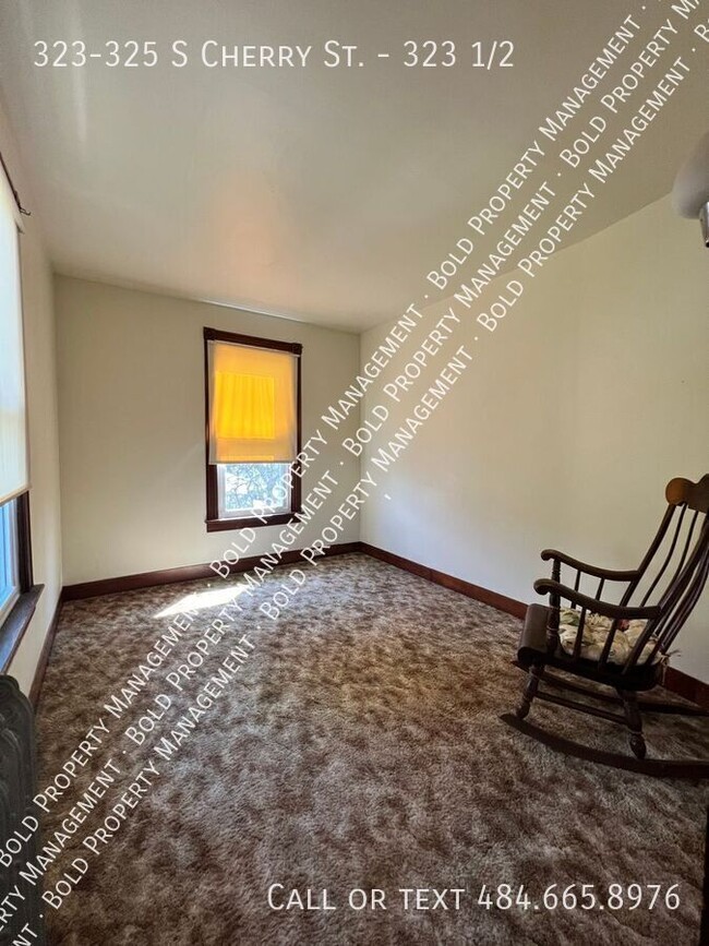 Building Photo - 323-325 S Cherry St.-323 1/2