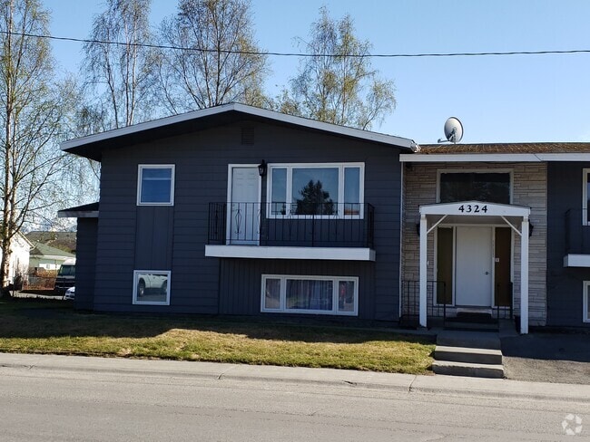 Building Photo - 4324 Thompson Ave