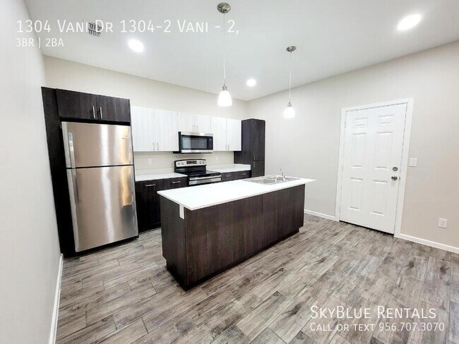 Foto del edificio - 1304 Vani Dr