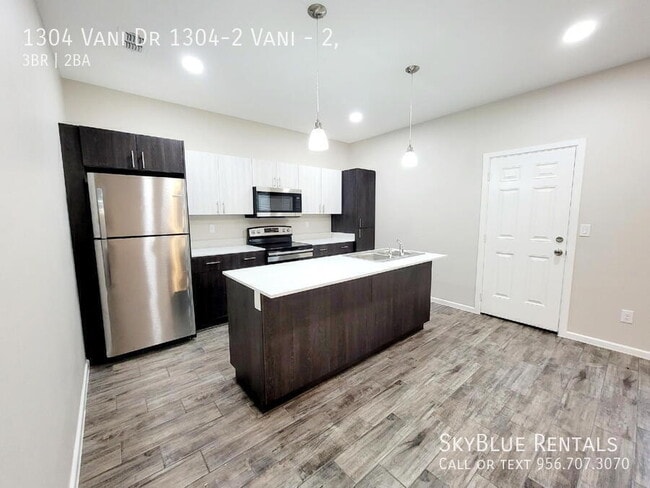 Building Photo - 1304 Vani Dr