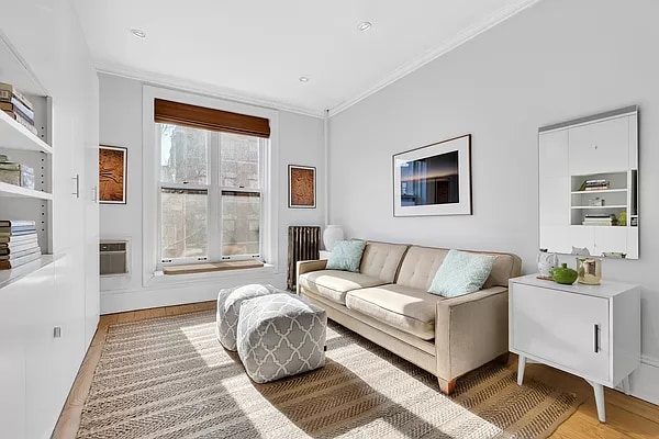 Primary Photo - 453 W 22nd St