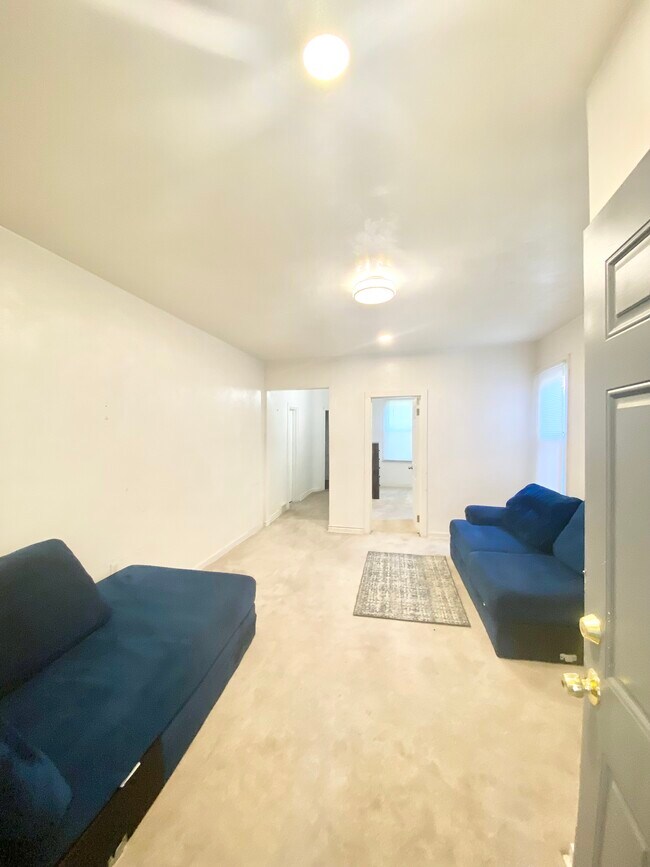Foto del edificio - 817 Anaheim St