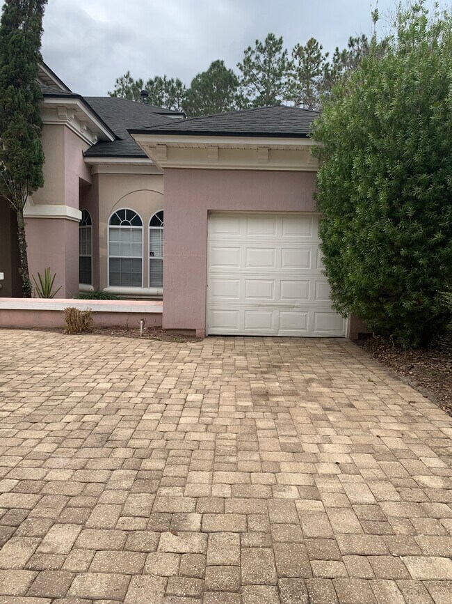 Foto del edificio - 1384 Eagle Crossing Dr